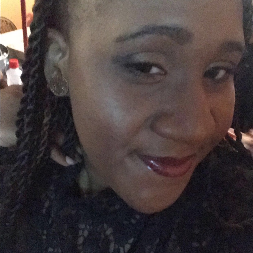 Meet your Posher, Brittney